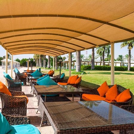 Sealine Beach, A Murwab Resort Mesaieed Bagian luar foto The beach at the resort